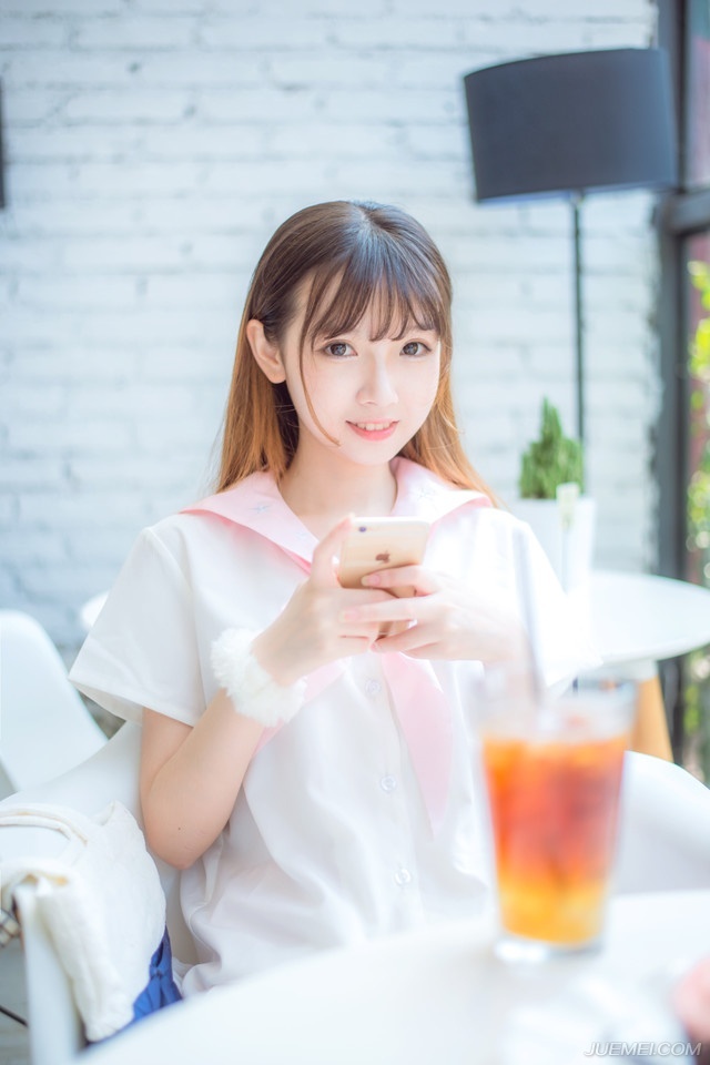 现在的人，你跟他说真话，他以为你说假话;你跟他说假话，他以为你说笑话;你跟他说笑话，他竟然当真了。